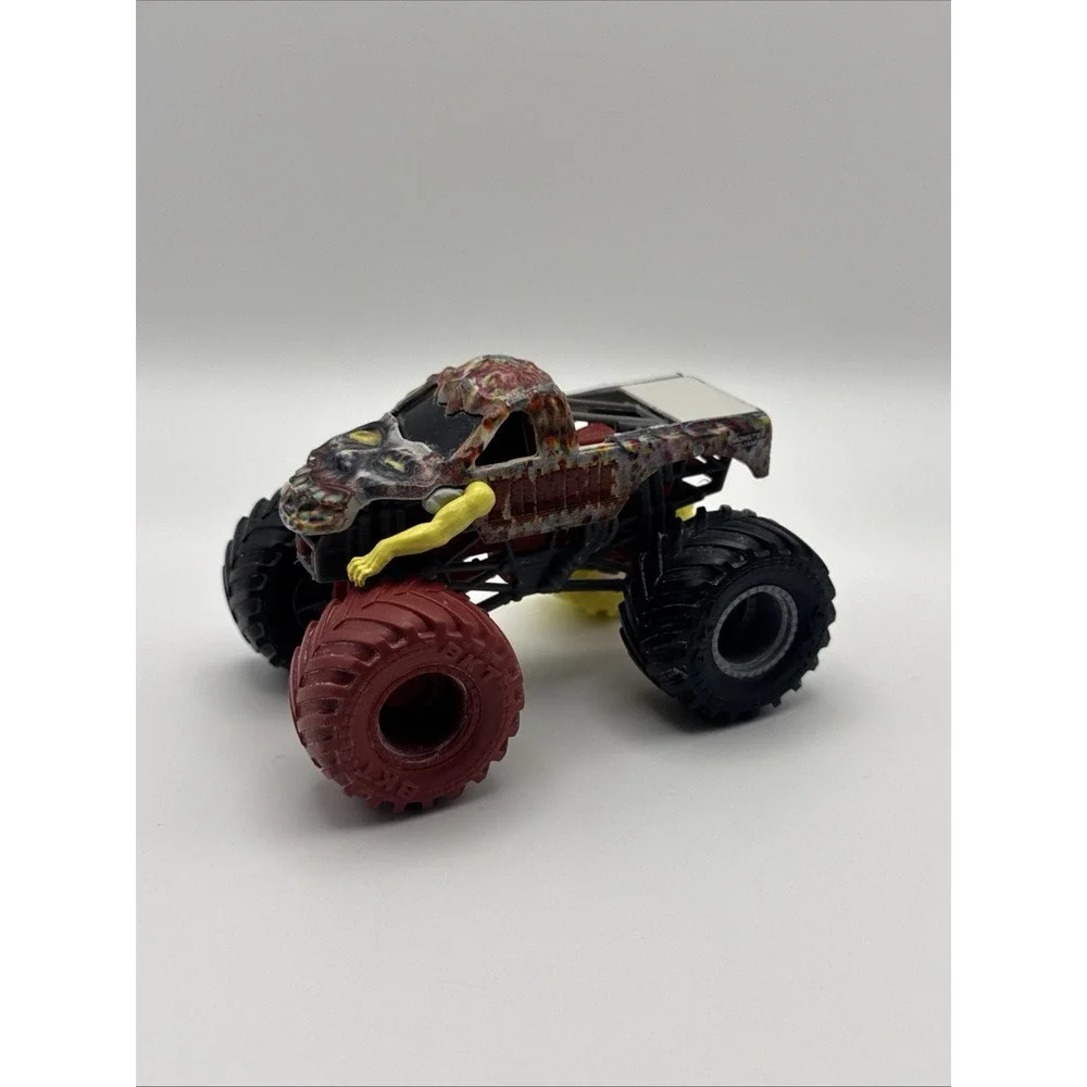 Spin Master Monster Jam PHASED OUT ZOMBIE Truck 1:64